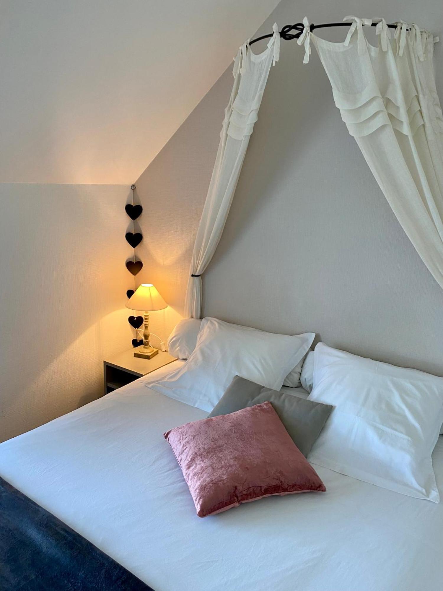 Le Relais De La Hardiesse 6Km Mont St Michel - Chambres Doubles - Suite Spa Privatif Courtils Exteriör bild