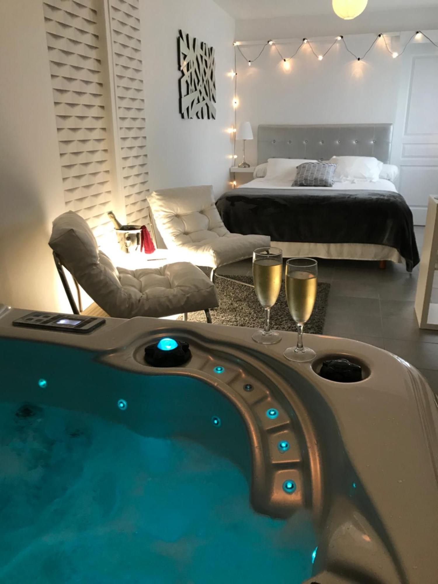 Le Relais De La Hardiesse 6Km Mont St Michel - Chambres Doubles - Suite Spa Privatif Courtils Exteriör bild